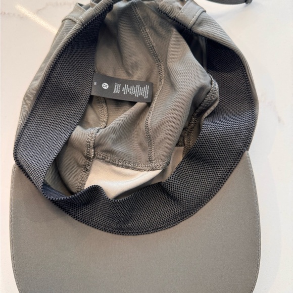 Lululemon hat - Picture 4 of 4